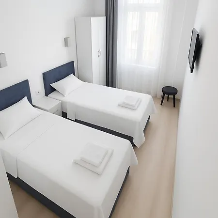 R House Αλικαρνασσός