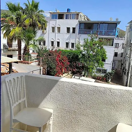 R House מלון 3*