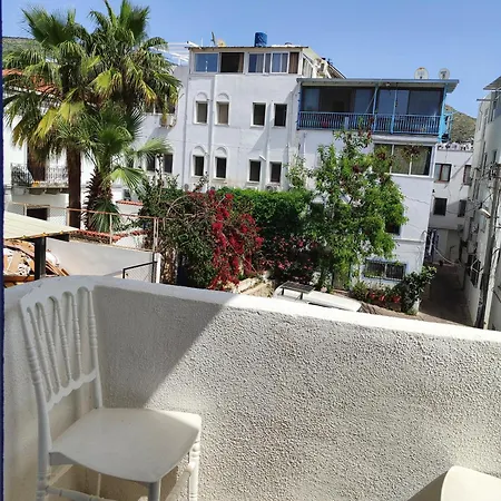 R House فندق